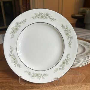 Westbury by Wedgwood Set of 8 Salad Plates 8” Bone China Discontinued R4410
